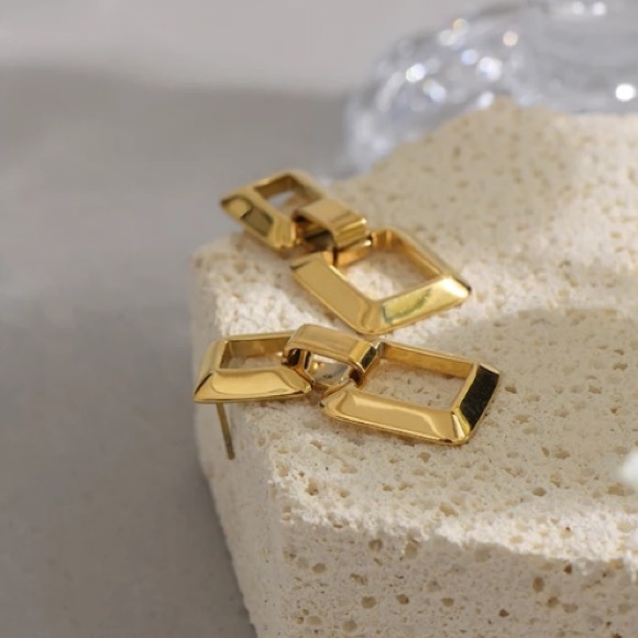 💛Gold plated square dangle earrings - Picture 5 of 6